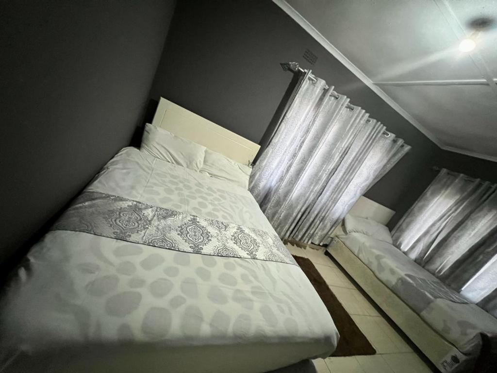 Golden Bamboo Hotel Nyanda Luaran gambar