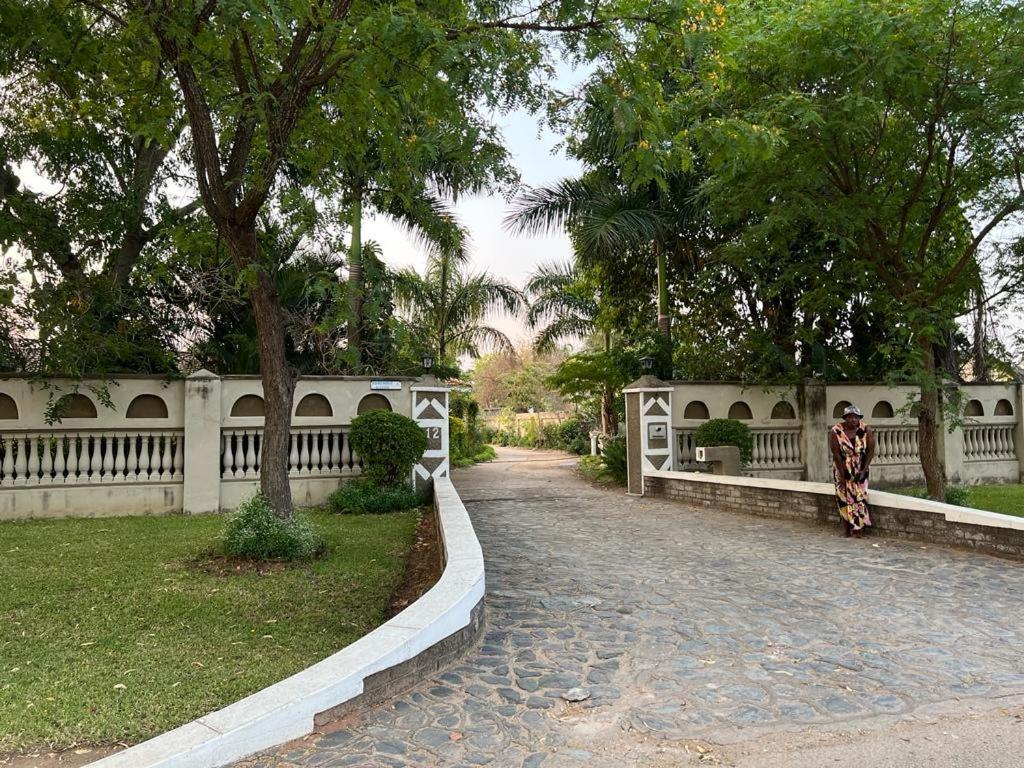 Golden Bamboo Hotel Nyanda Luaran gambar